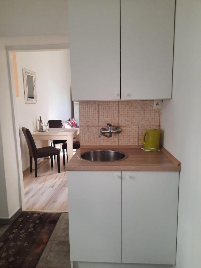 Apartman Matty V Tichom Dvore Priamo V Centre Μπρατισλάβα Εξωτερικό φωτογραφία